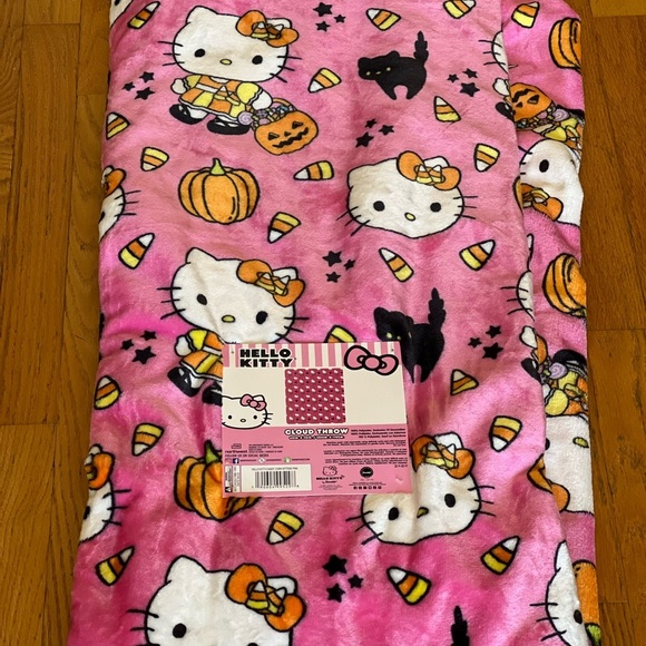 New Hello Kitty Candy Corn Kittens Pink Halloween Plush 60" x 70" Throw Blanket - Picture 5 of 6